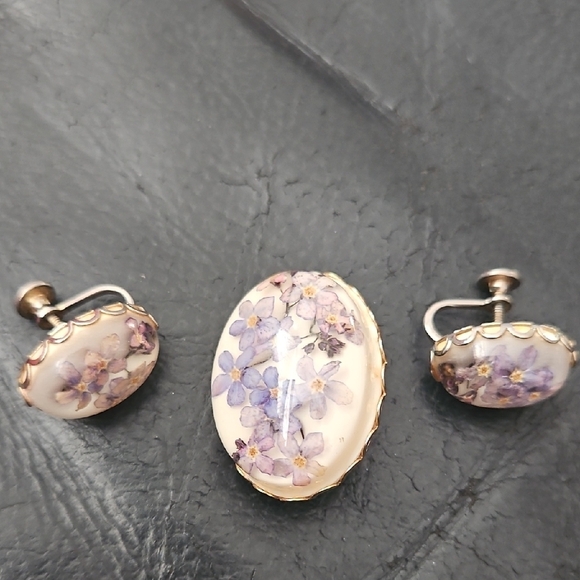 Vintage Jewelry - Vintage Embedded FlowersJewelry Set with Purple and Gold Accents Earing & brooch